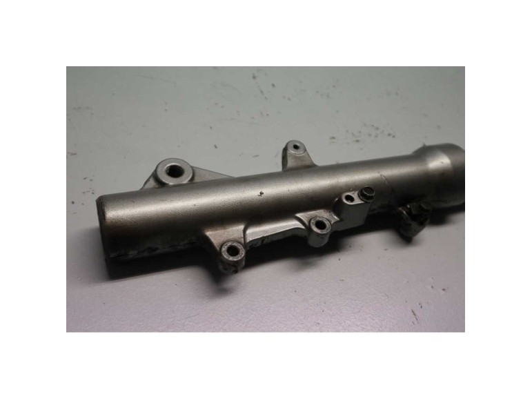 Barra botella IZQ Burgman 250 / 400 02-06 C3H096