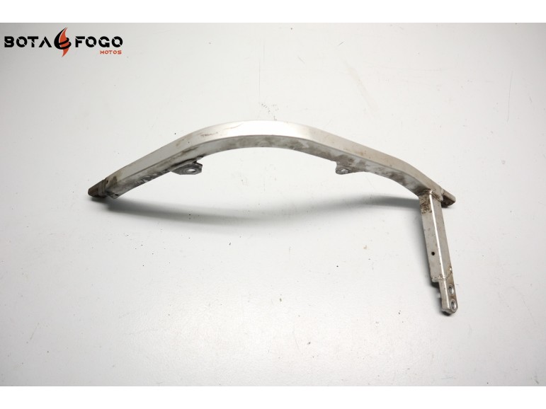 Soporte chasis cuna motor en color gris plata original y en buen estado C3C025